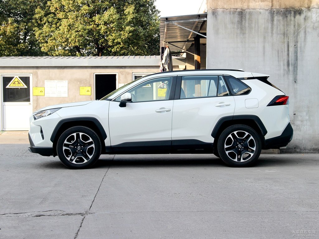 珍珠白RAV4榮放整車外觀外觀圖片