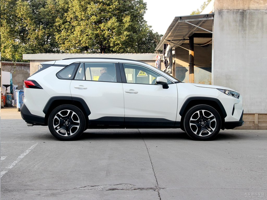 珍珠白R(shí)AV4榮放整車(chē)外觀外觀圖片