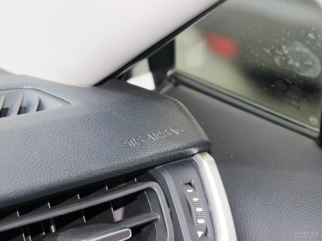 珍珠白RAV4榮放中控內(nèi)飾圖片