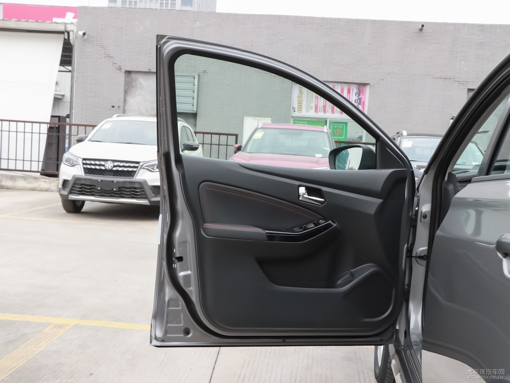 翡麗灰啟辰T70車廂內(nèi)飾圖片