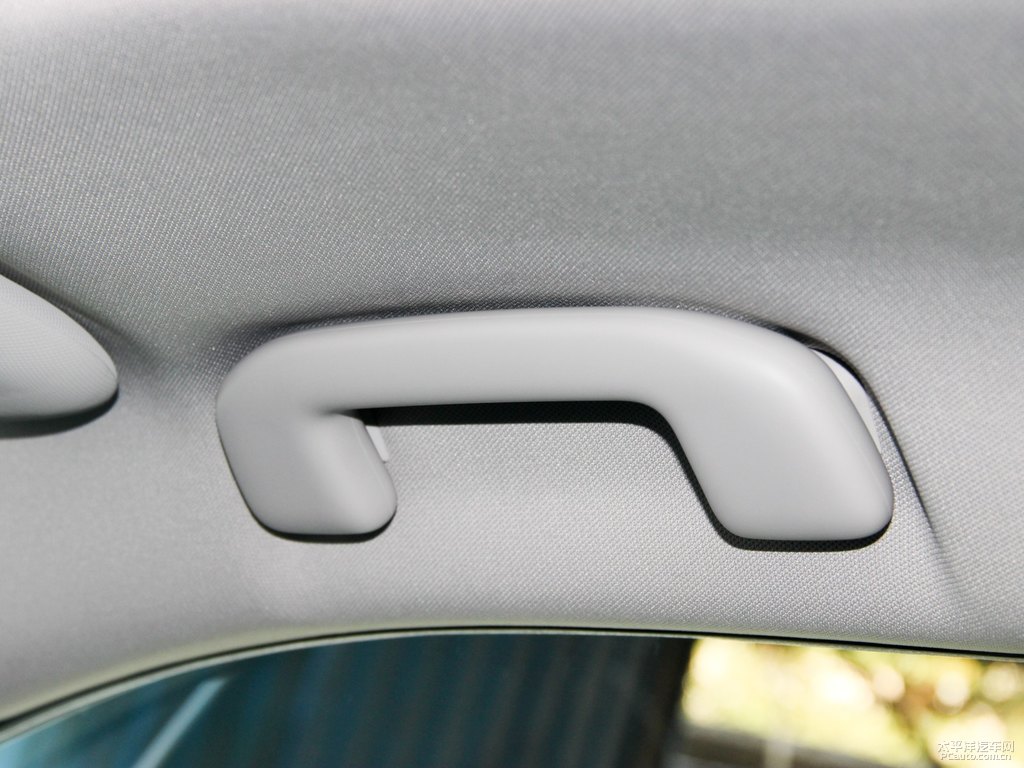 珍珠白RAV4榮放車廂內(nèi)飾圖片