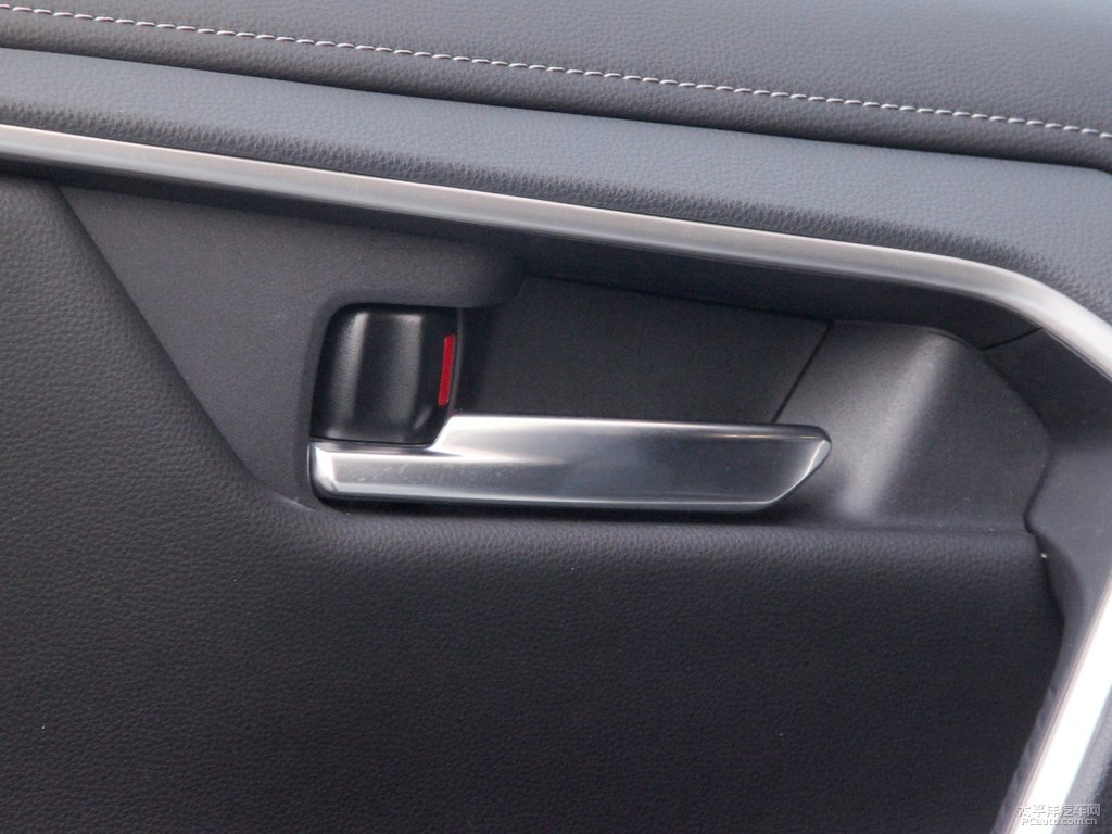 珍珠白RAV4榮放車廂內(nèi)飾圖片