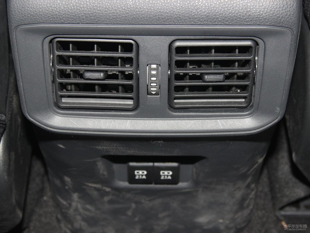 珍珠白RAV4榮放座椅內(nèi)飾圖片