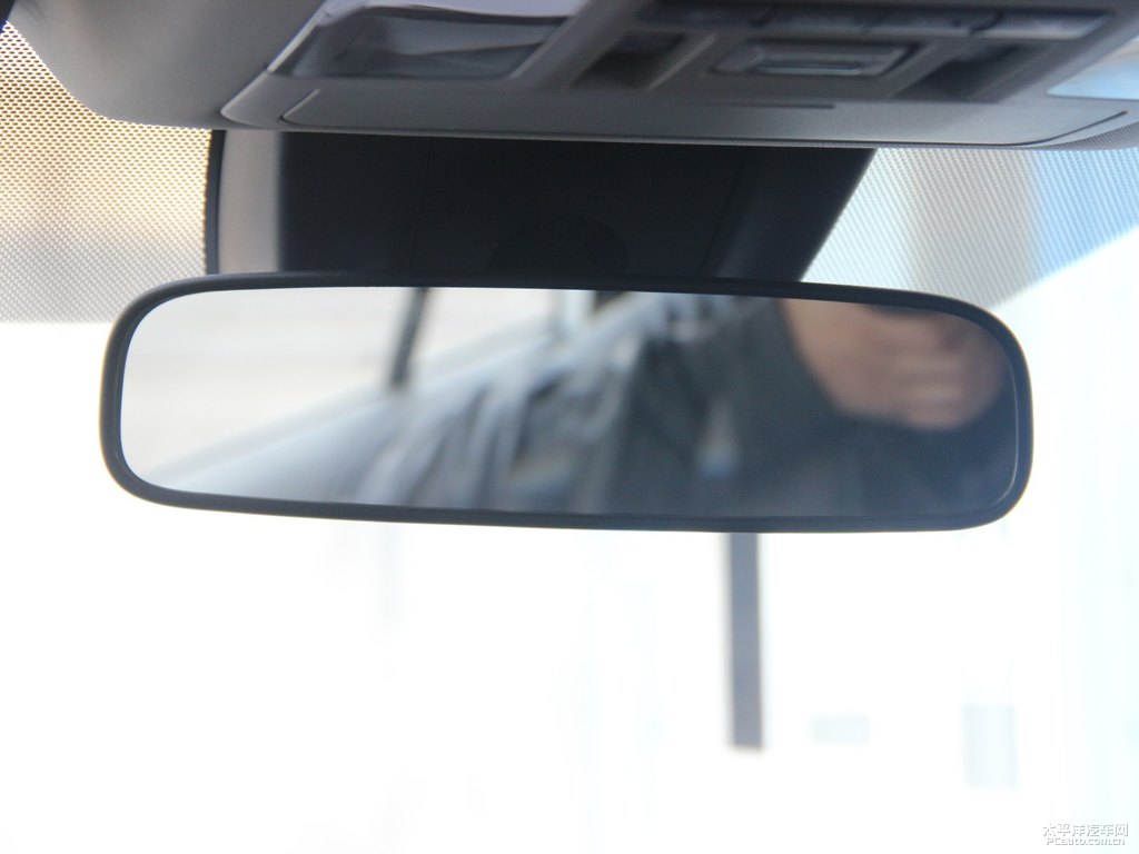 珍珠白RAV4榮放車廂內(nèi)飾圖片