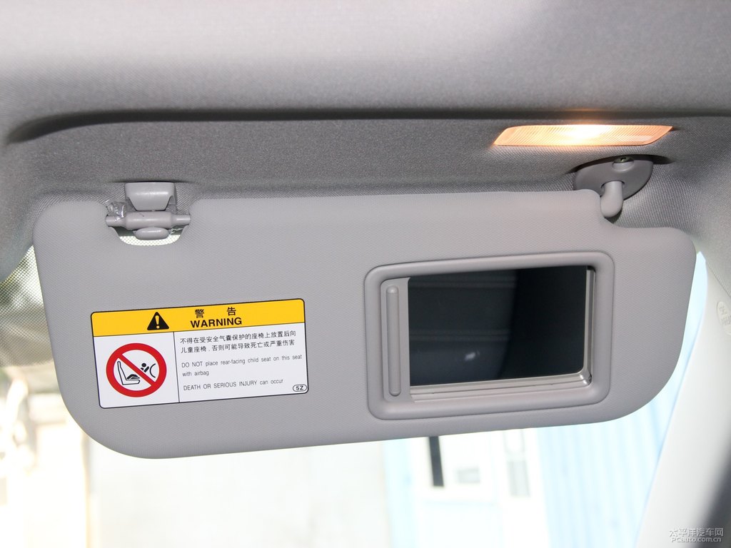 珍珠白R(shí)AV4榮放車(chē)廂內(nèi)飾圖片