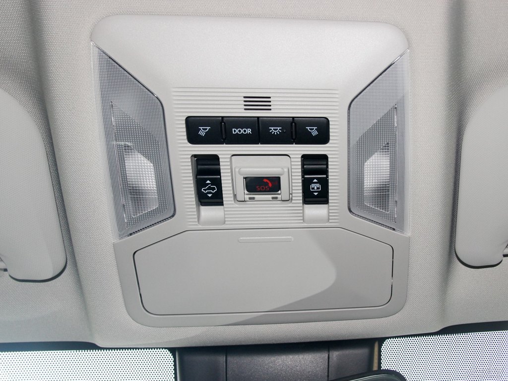 珍珠白R(shí)AV4榮放車廂內(nèi)飾圖片
