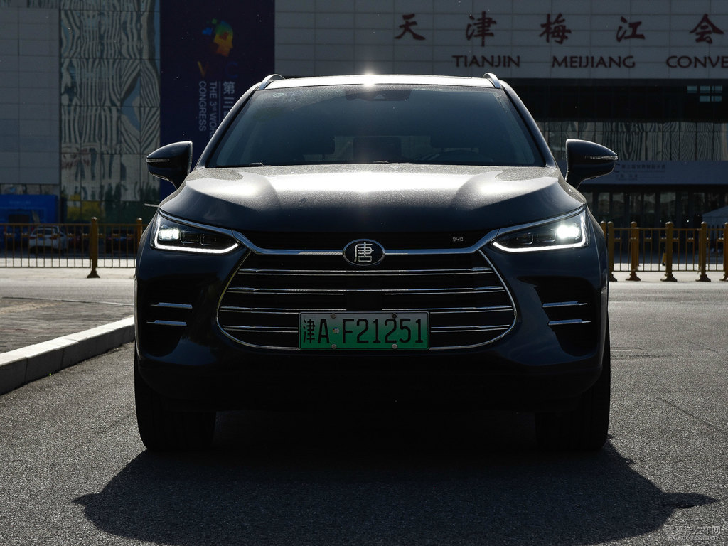 山脈灰唐新能源車頭外觀圖片