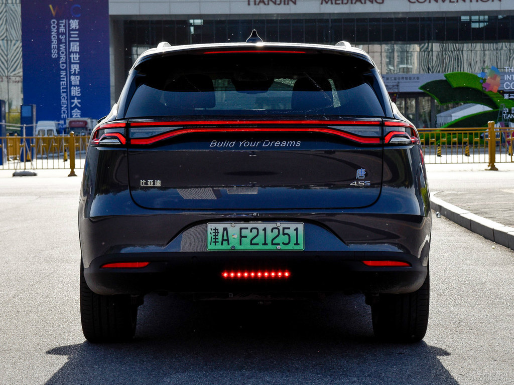 山脈灰唐新能源車尾外觀圖片