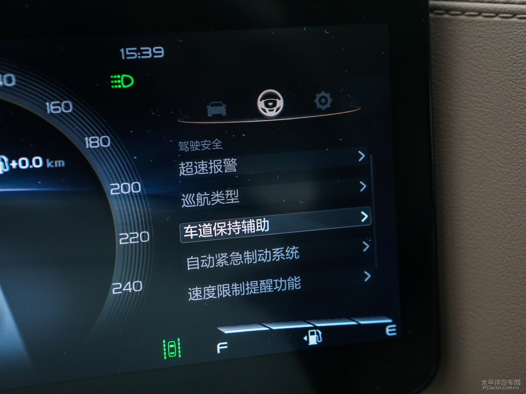 星艦灰吉利ICON中控內(nèi)飾圖片