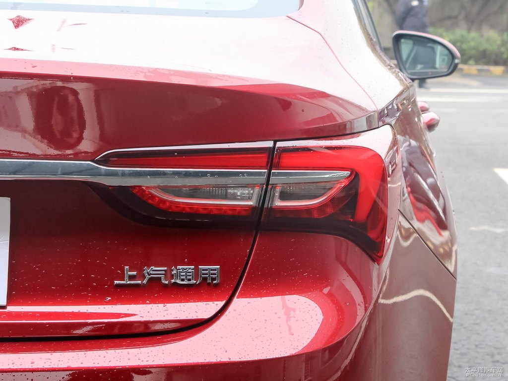 瑪瑙紅威朗車尾外觀圖片