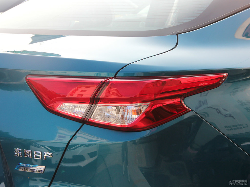 星際藍(lán)藍(lán)鳥車尾外觀圖片