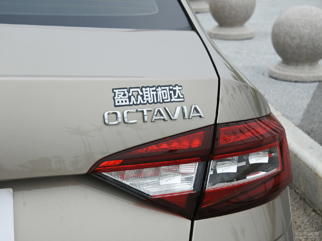鉑光金明銳車尾外觀圖片