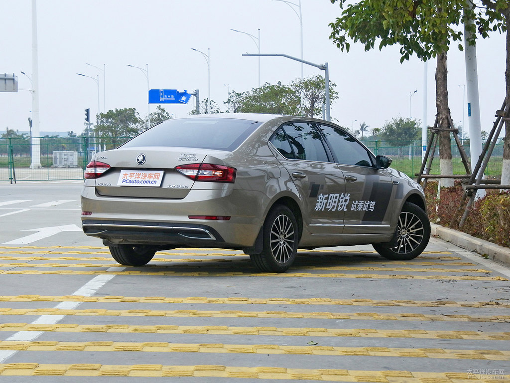 鉑光金明銳整車外觀外觀圖片