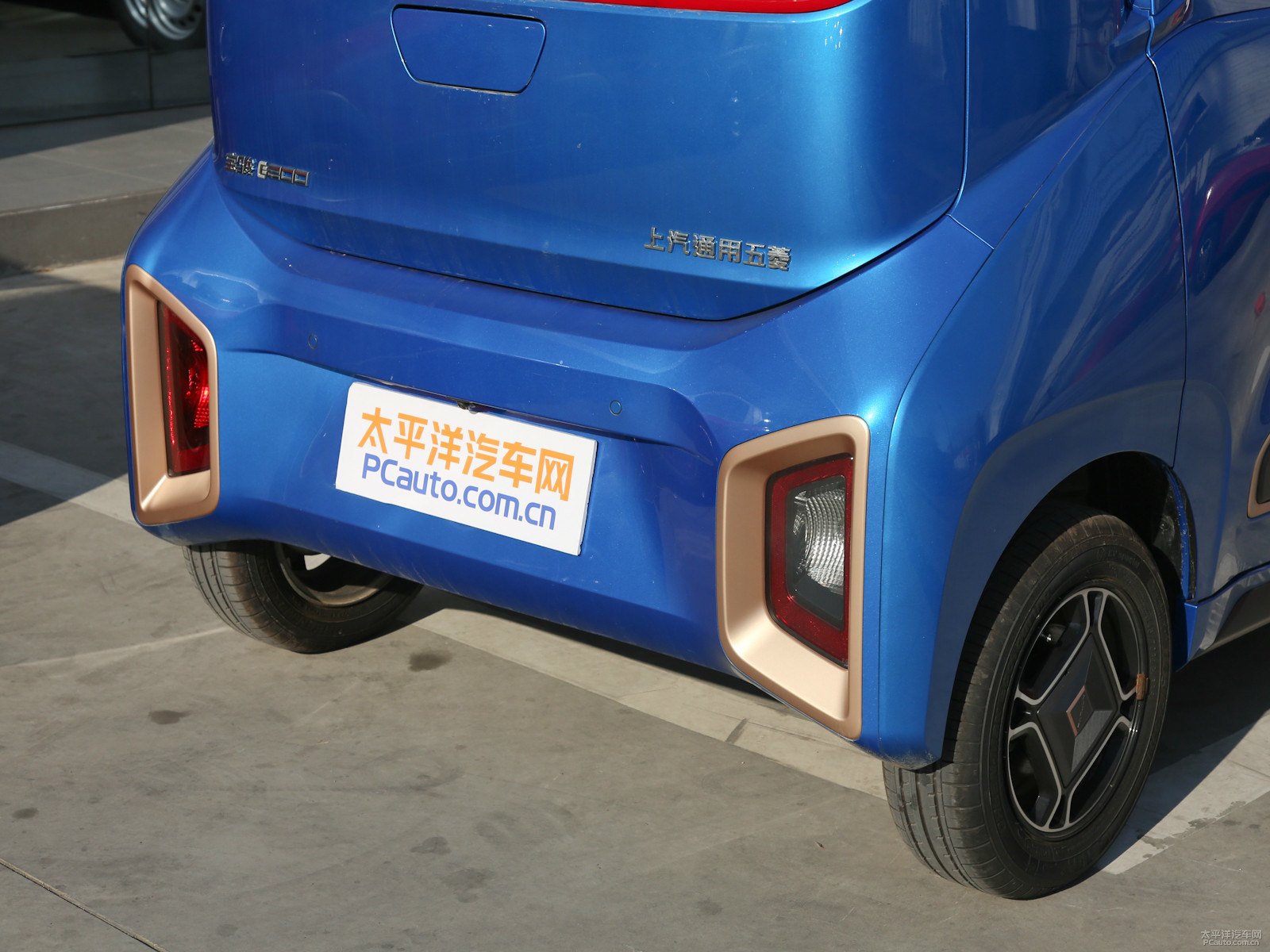寶駿E200外觀高清大圖