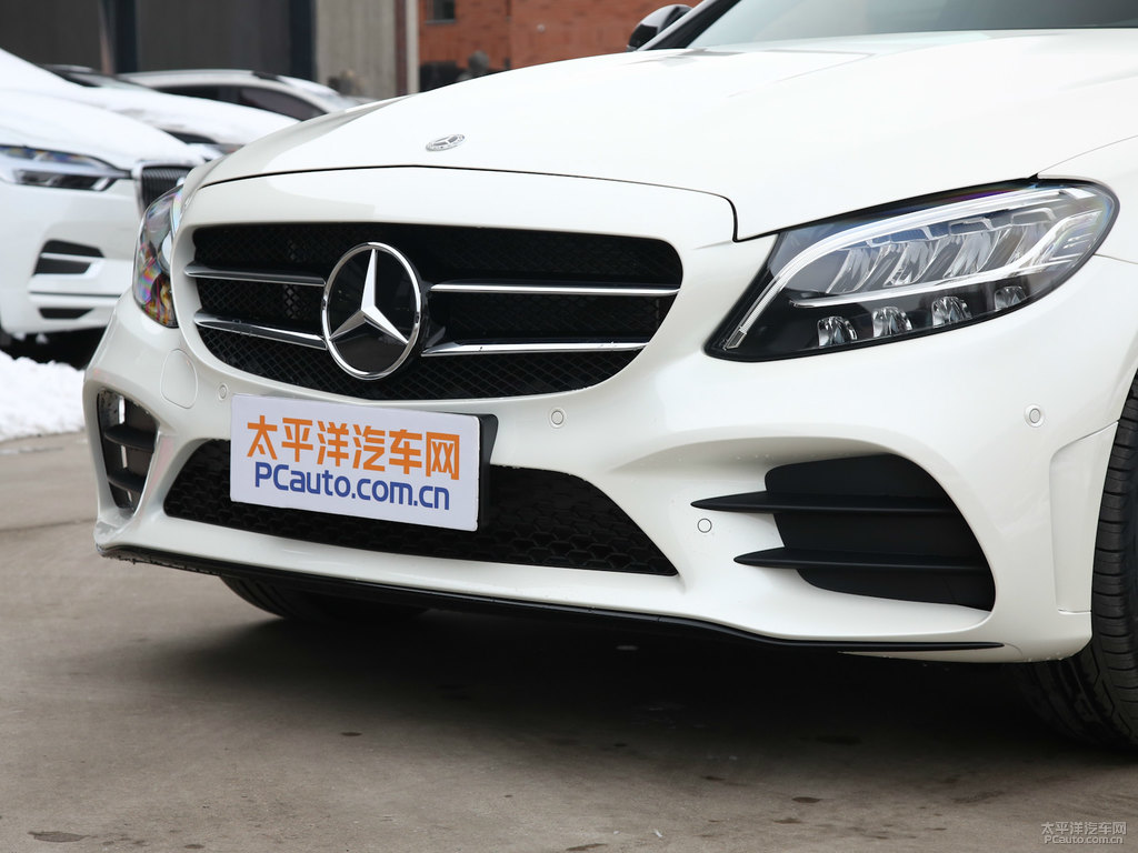 北極白奔馳C級車頭外觀圖片