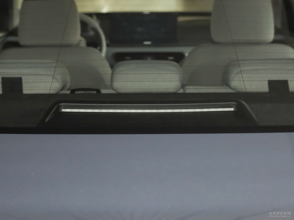 26℃藍吉利幾何A車尾外觀圖片