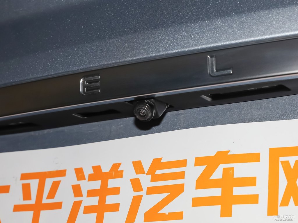 26℃藍(lán)吉利幾何A車尾外觀圖片