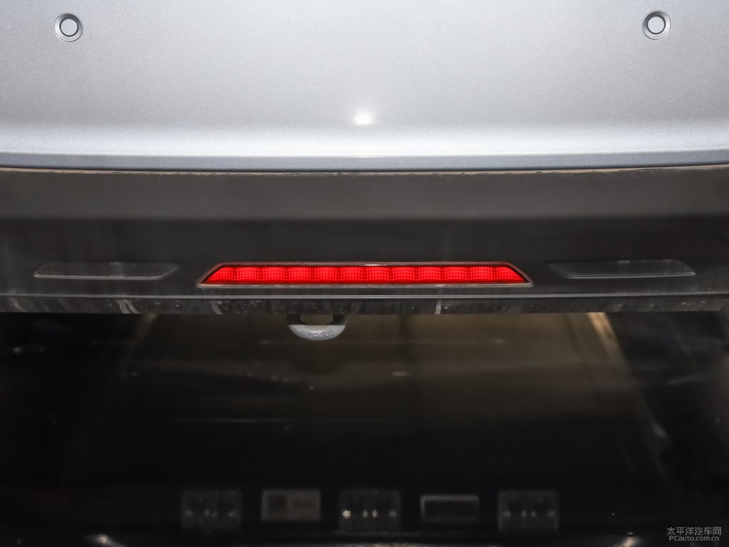 26℃藍(lán)吉利幾何A車尾外觀圖片