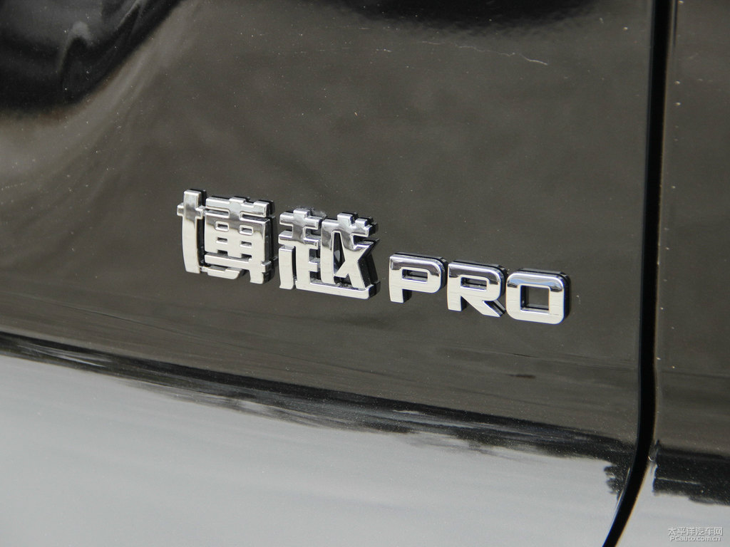 墨玉黑博越車尾外觀圖片