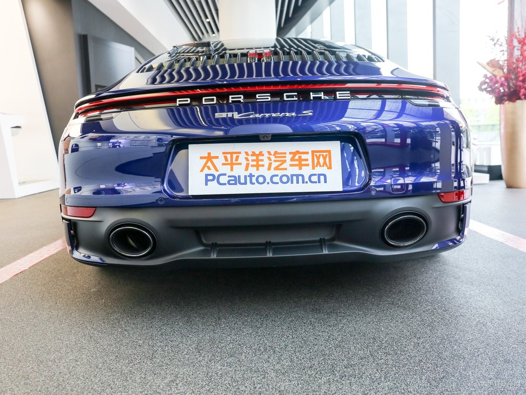龍膽藍(lán)保時(shí)捷911車尾外觀圖片