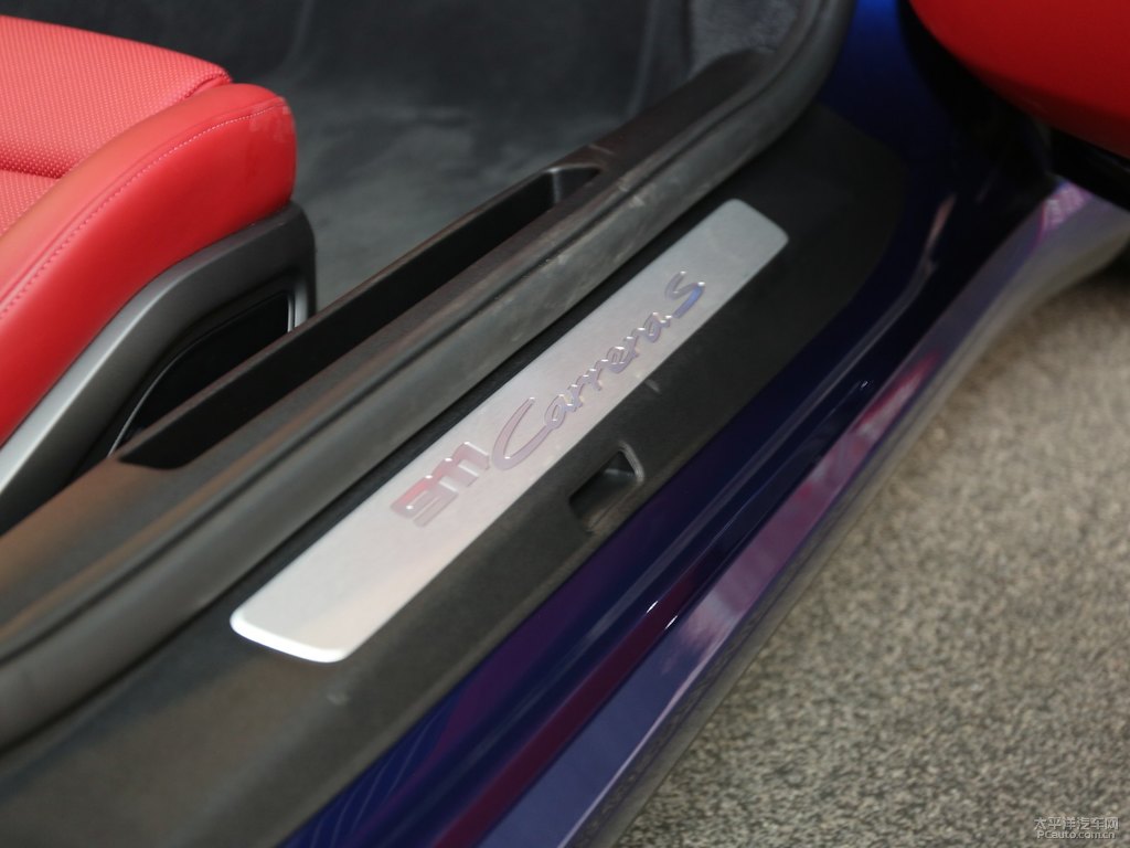 龍膽藍(lán)保時(shí)捷911車(chē)廂內(nèi)飾圖片