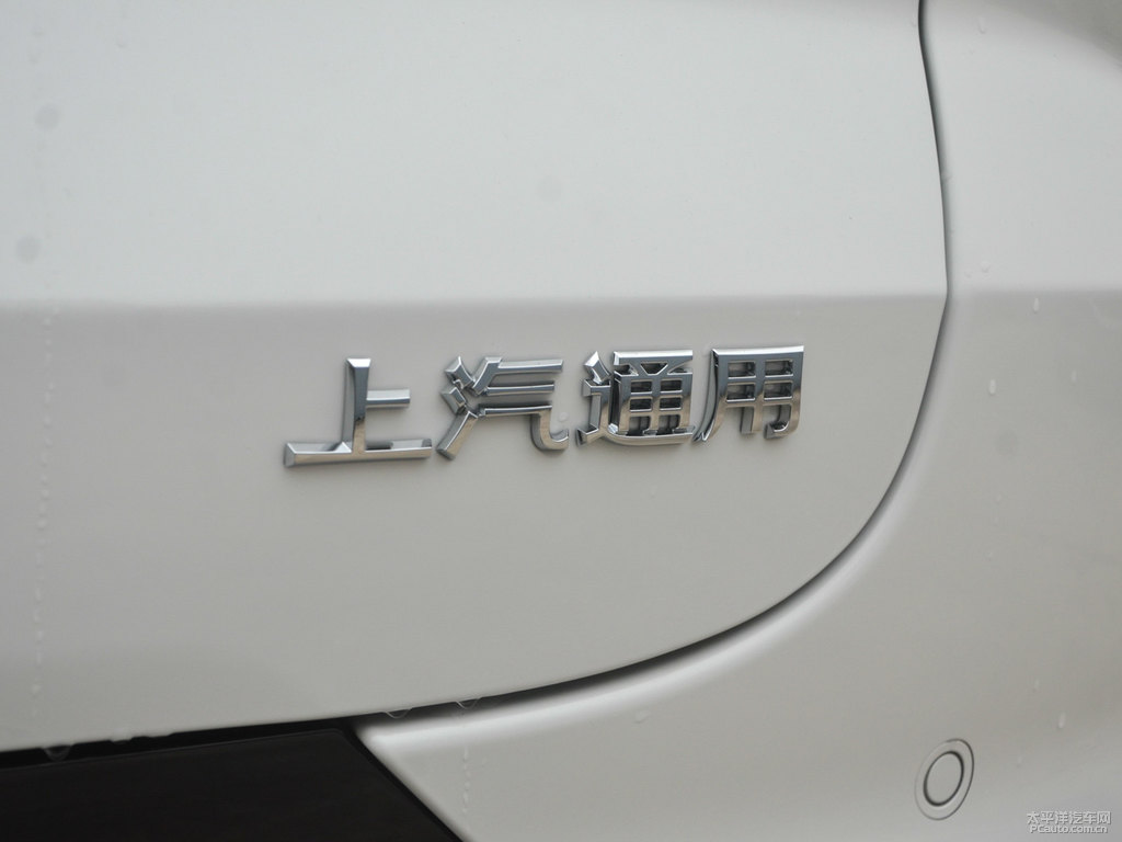 雪域白昂科旗車尾外觀圖片