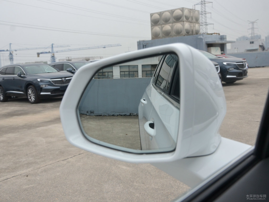 雪域白昂科旗車身外觀圖片