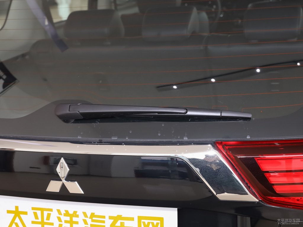 珍珠黑歐藍(lán)德車尾外觀圖片