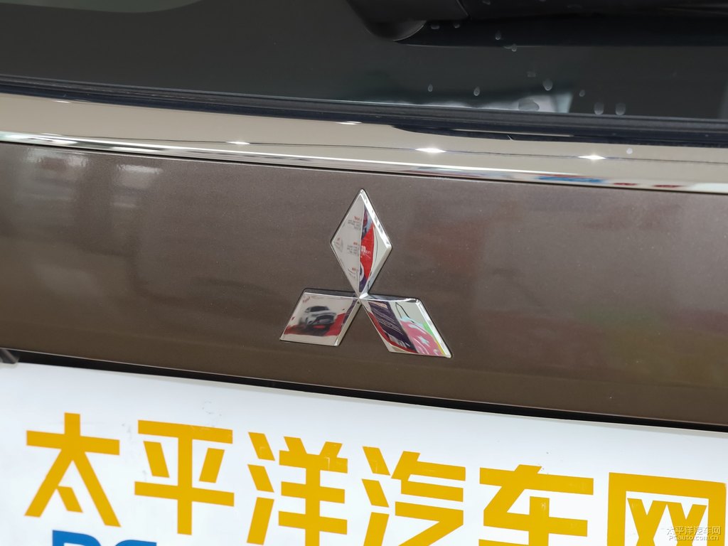 棕褐歐藍(lán)德車(chē)尾外觀(guān)圖片