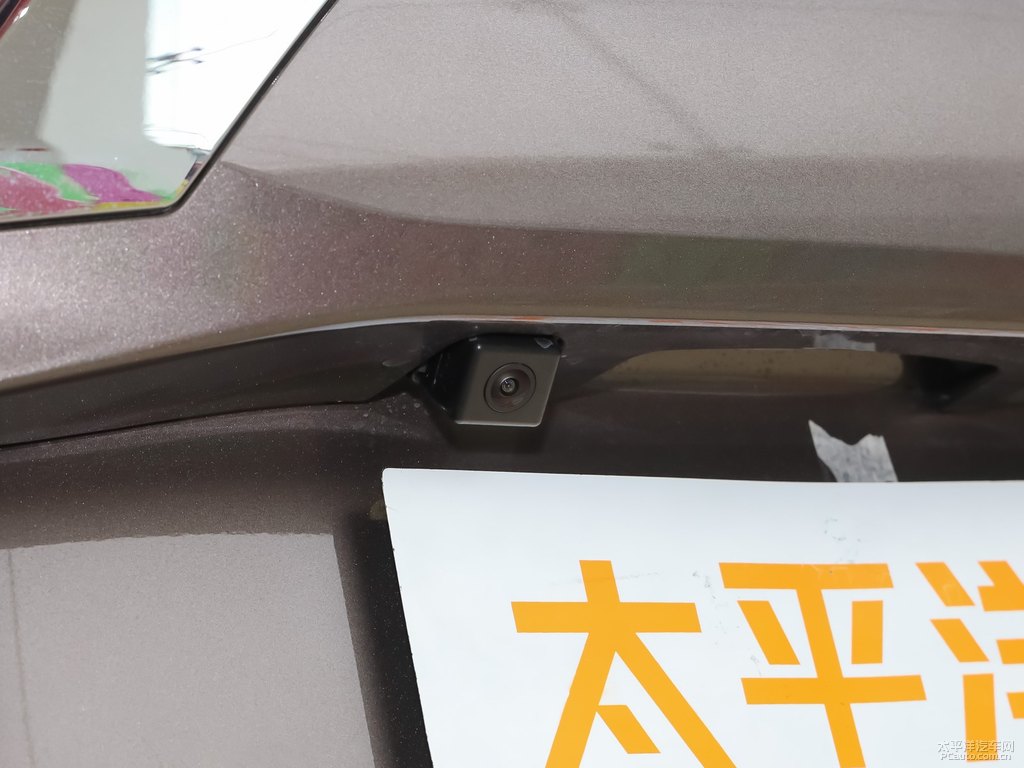 棕褐歐藍(lán)德車尾外觀圖片