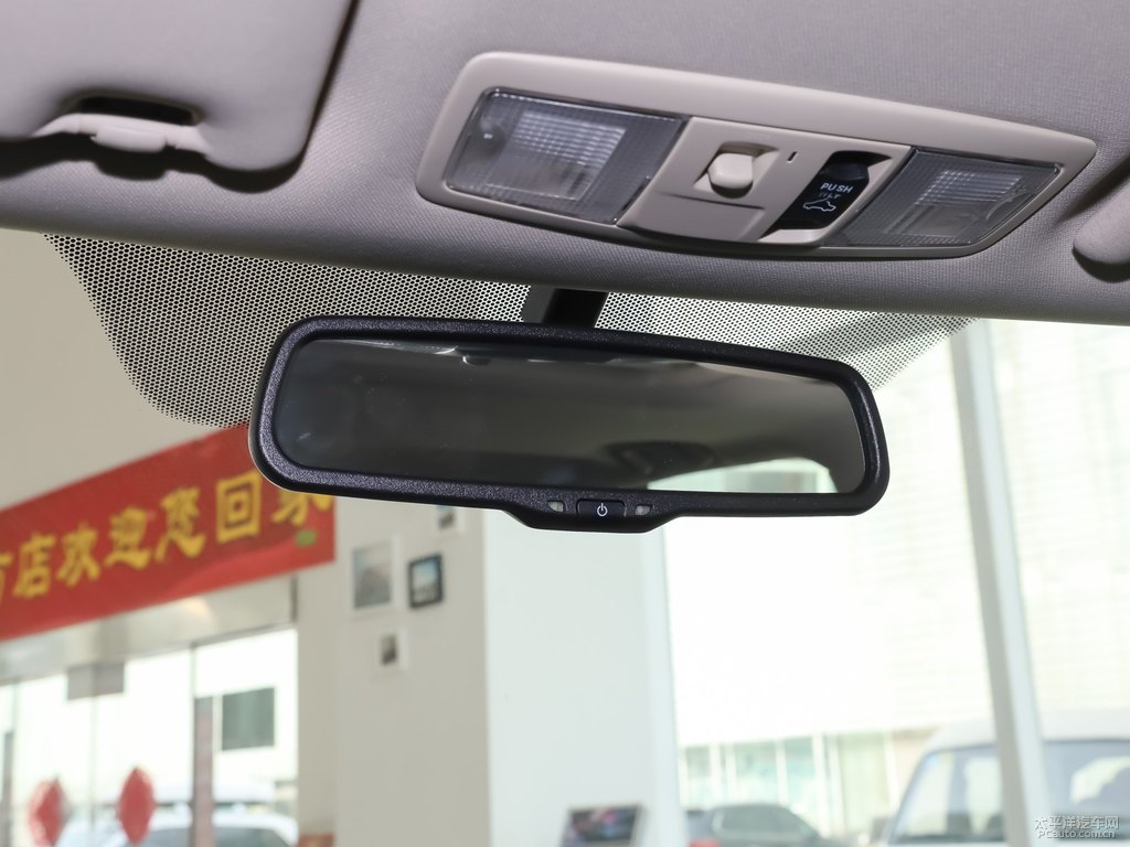 棕褐歐藍(lán)德車廂內(nèi)飾圖片