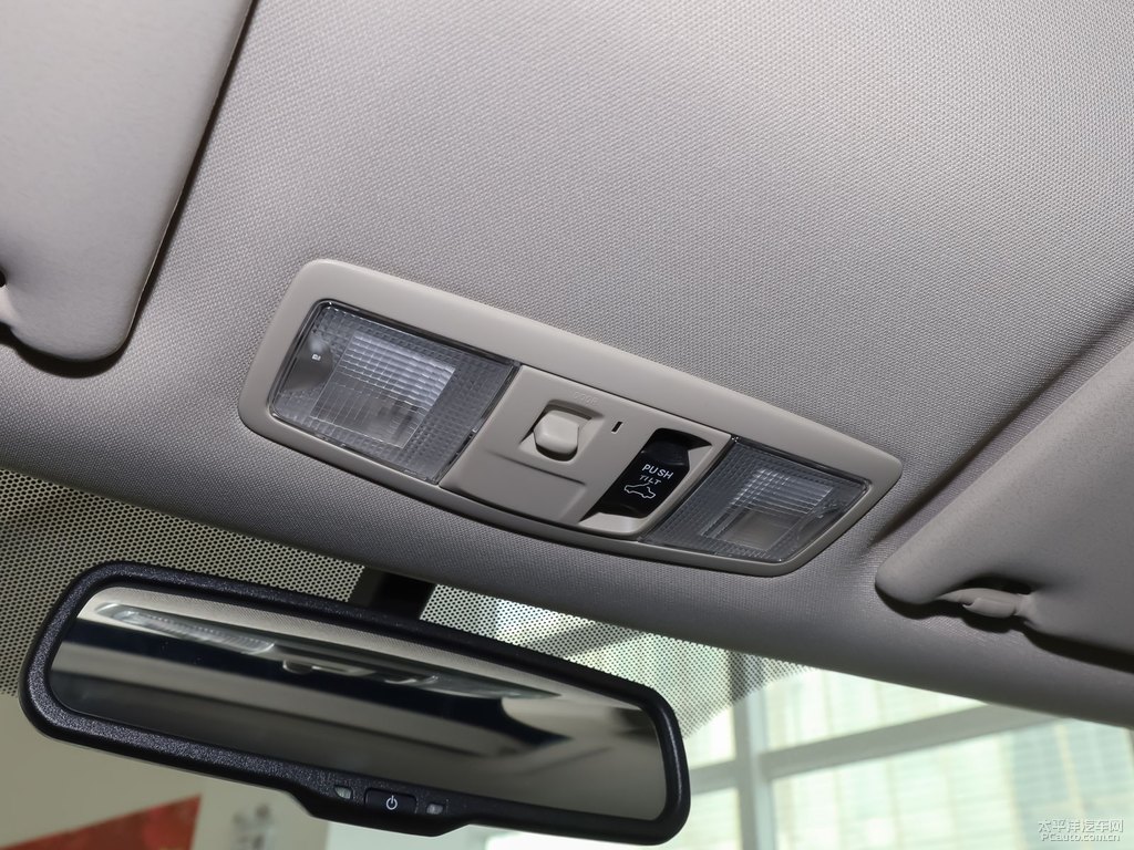 棕褐歐藍(lán)德車廂內(nèi)飾圖片