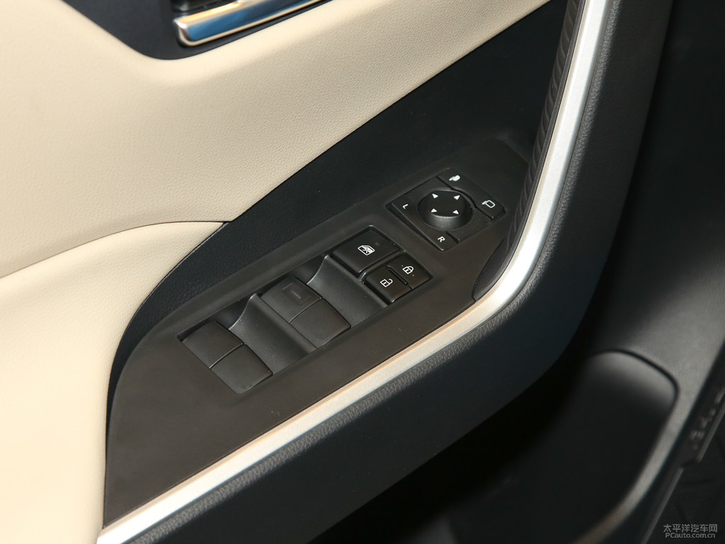 愛琴海藍(lán)RAV4榮放車廂內(nèi)飾圖片