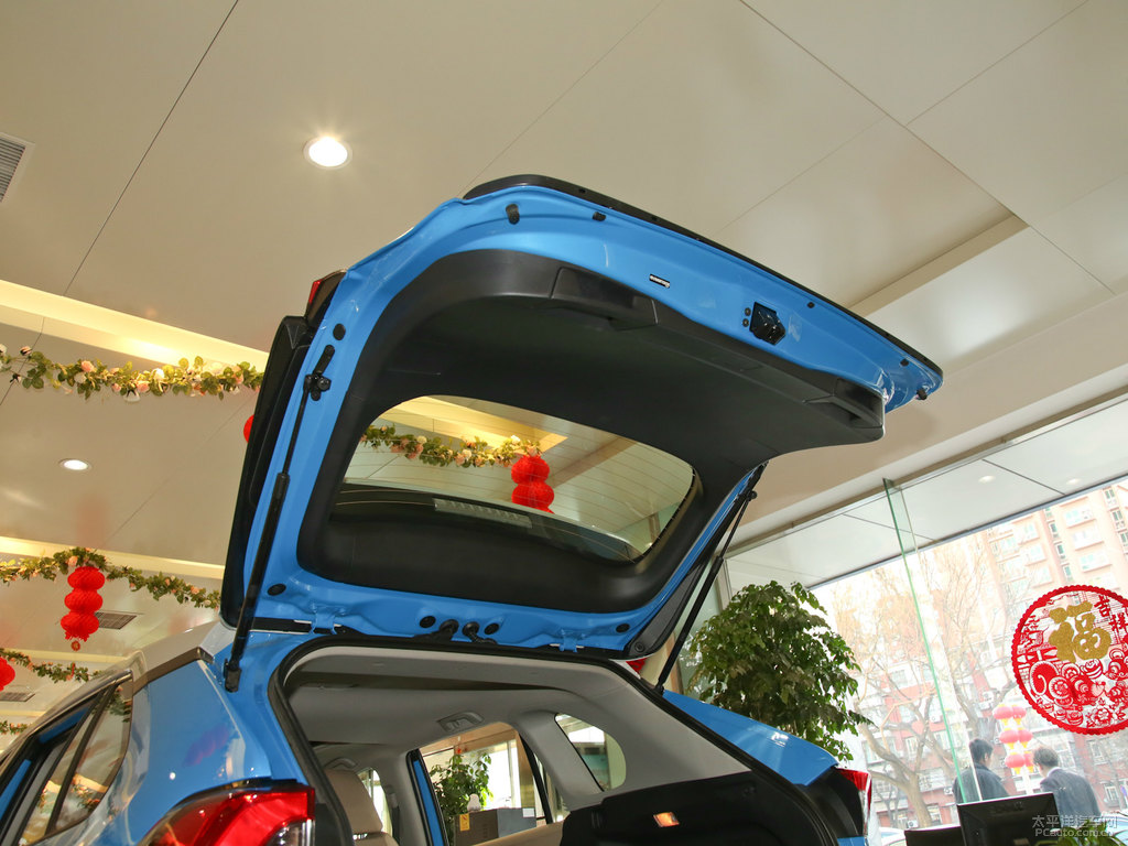 愛琴海藍(lán)RAV4榮放后備廂空間圖片
