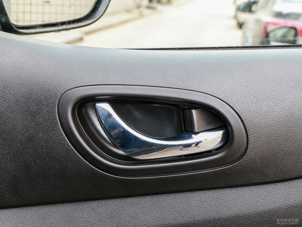 碧玉黑途達車廂內(nèi)飾圖片
