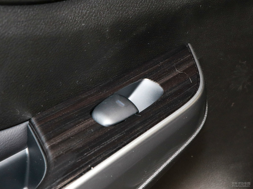 碧玉黑途達(dá)車廂內(nèi)飾圖片