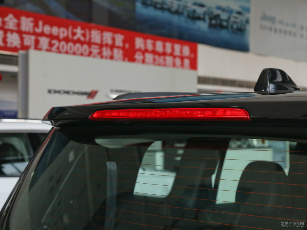 北極黑大指揮官車尾外觀圖片