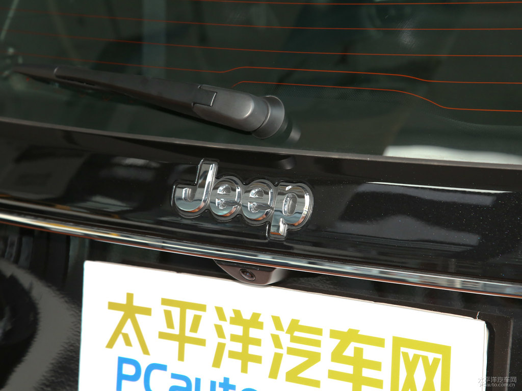 北極黑大指揮官車尾外觀圖片