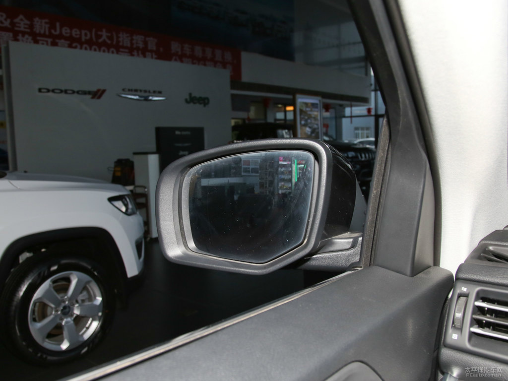 北極黑大指揮官車身外觀圖片