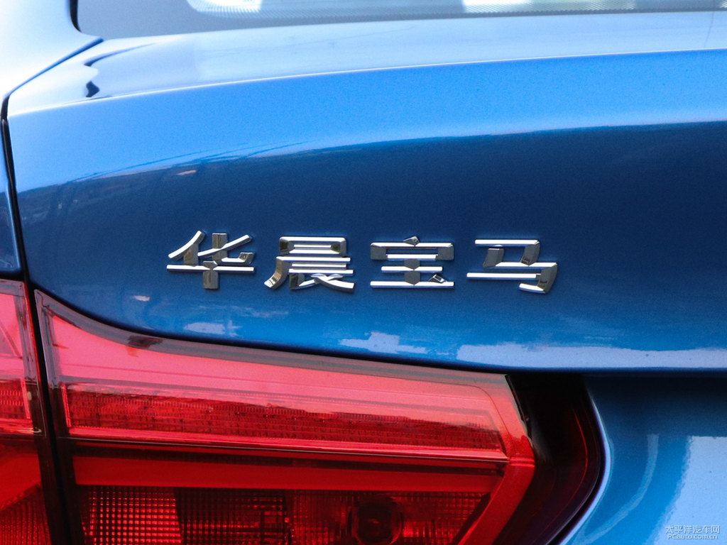 埃托斯藍寶馬1系車尾外觀圖片