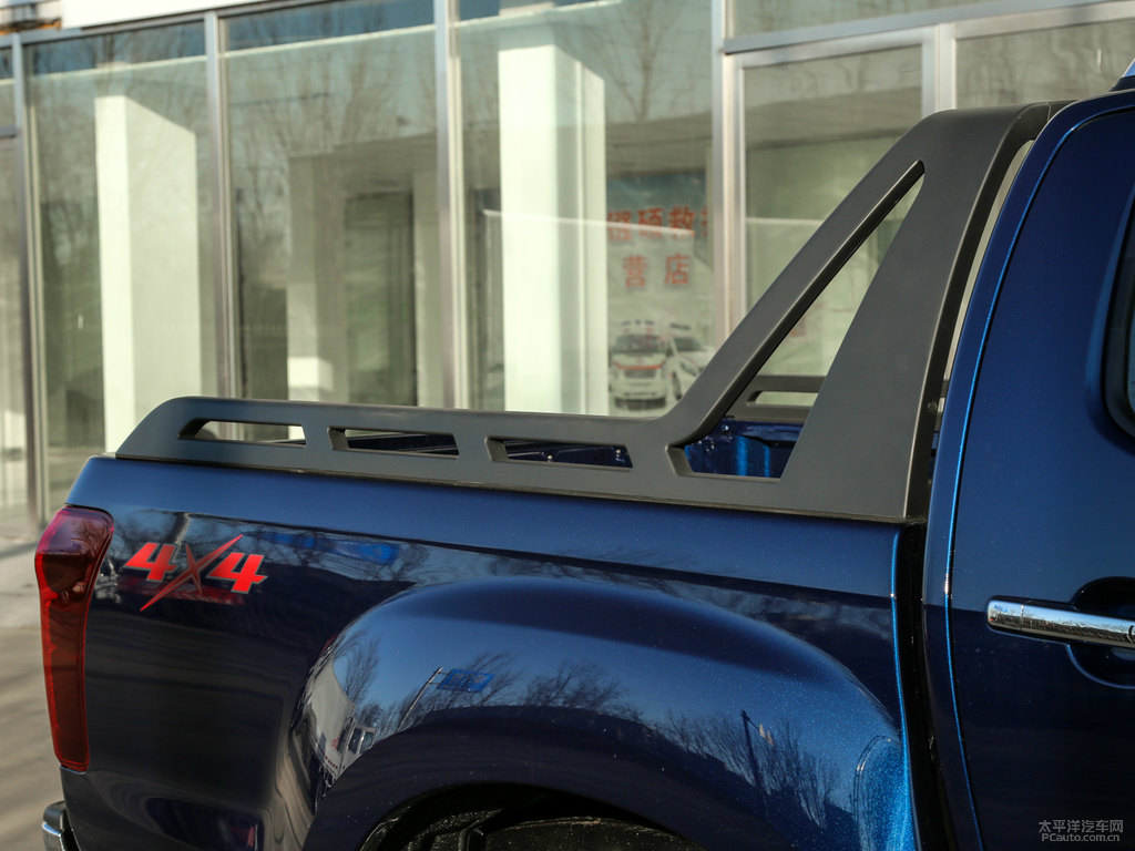 {D-MAX܇^DƬ
