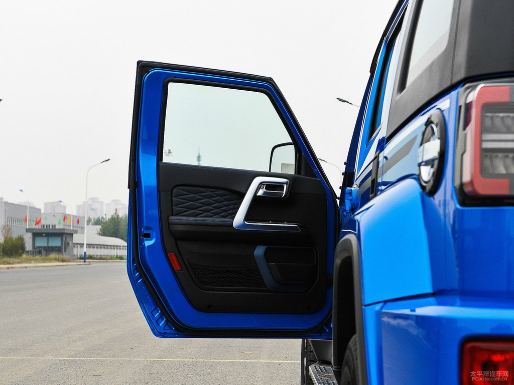 深海藍北京BJ40車廂內(nèi)飾圖片