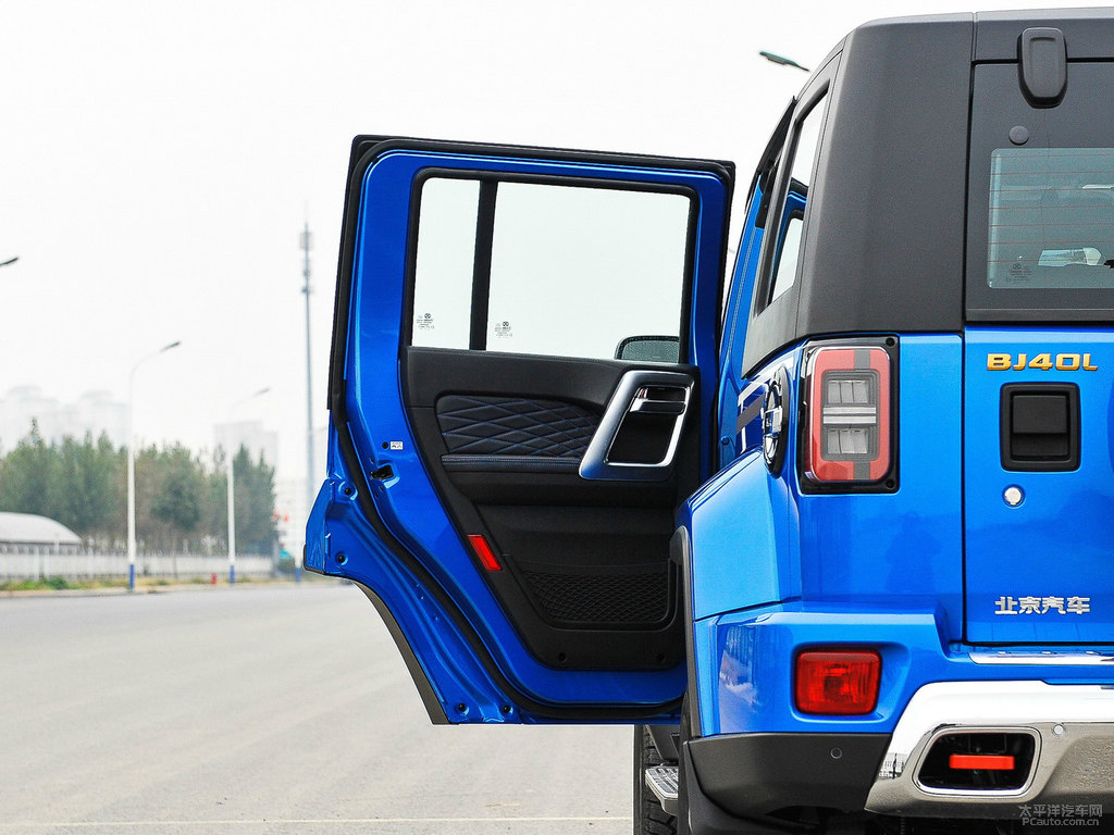 深海藍(lán)北京BJ40車廂內(nèi)飾圖片