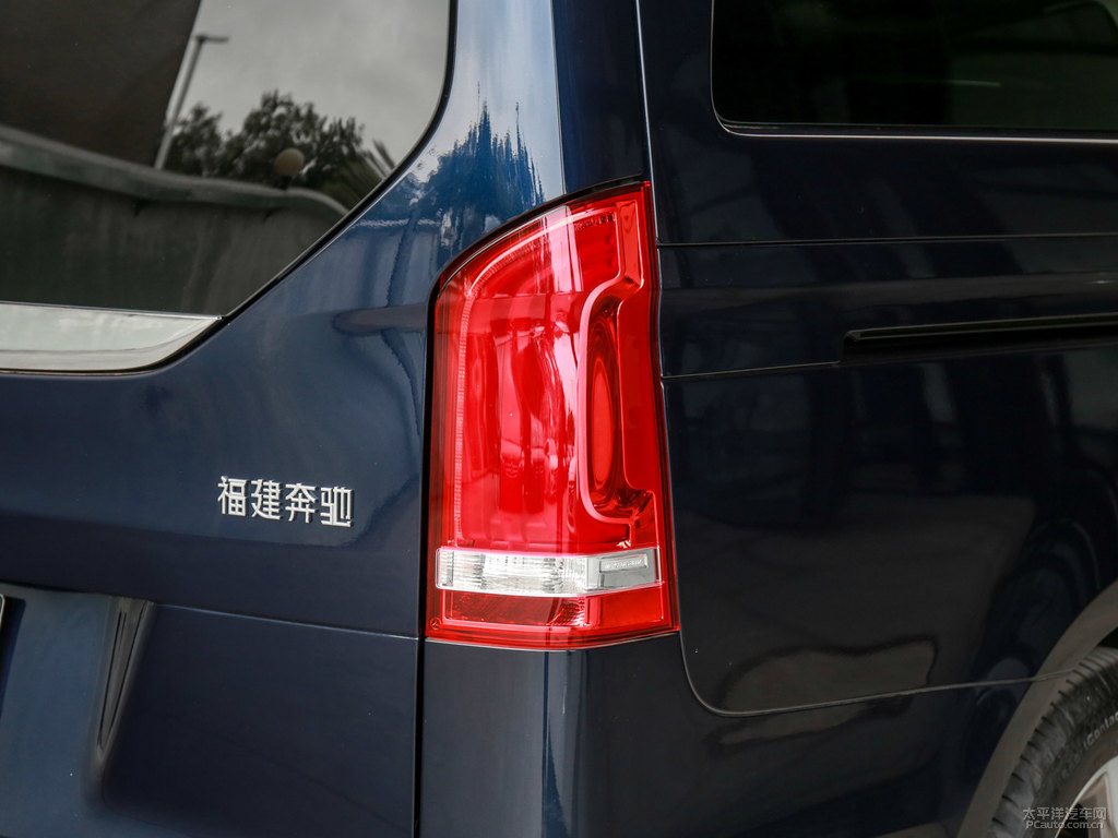 青金藍(lán)奔馳V級(jí)車尾外觀圖片