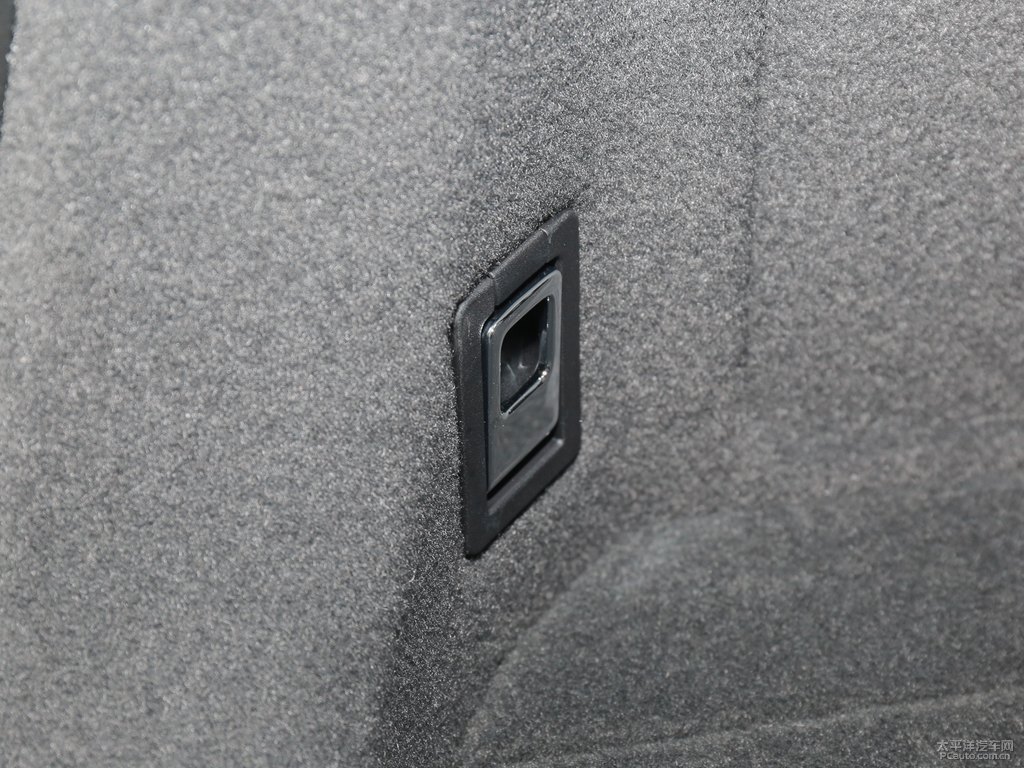 月光白騰勢X后備廂空間圖片