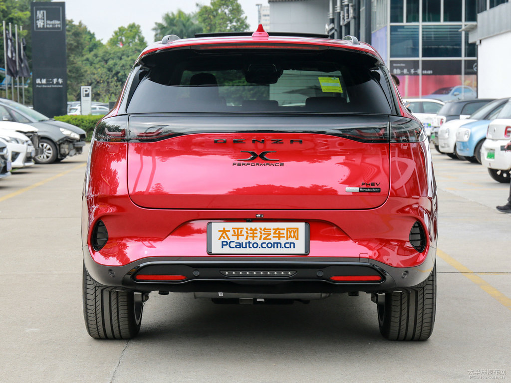 日耀紅騰勢(shì)X車尾外觀圖片