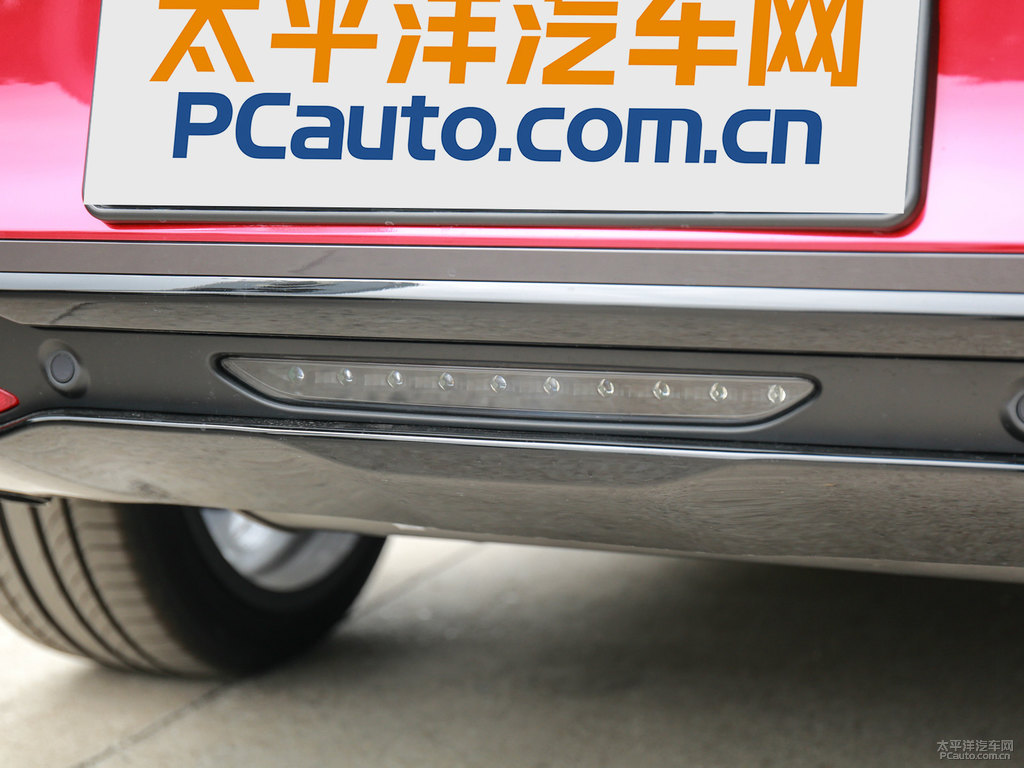 日耀紅騰勢(shì)X車尾外觀圖片