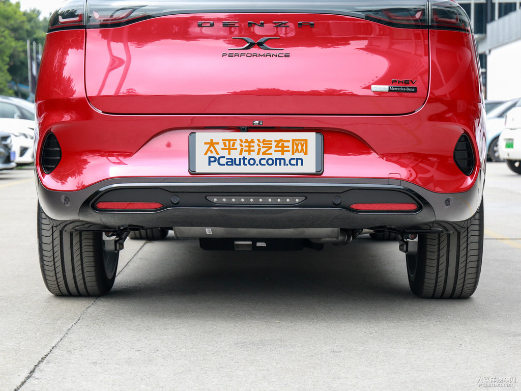 日耀紅騰勢(shì)X車(chē)尾外觀圖片