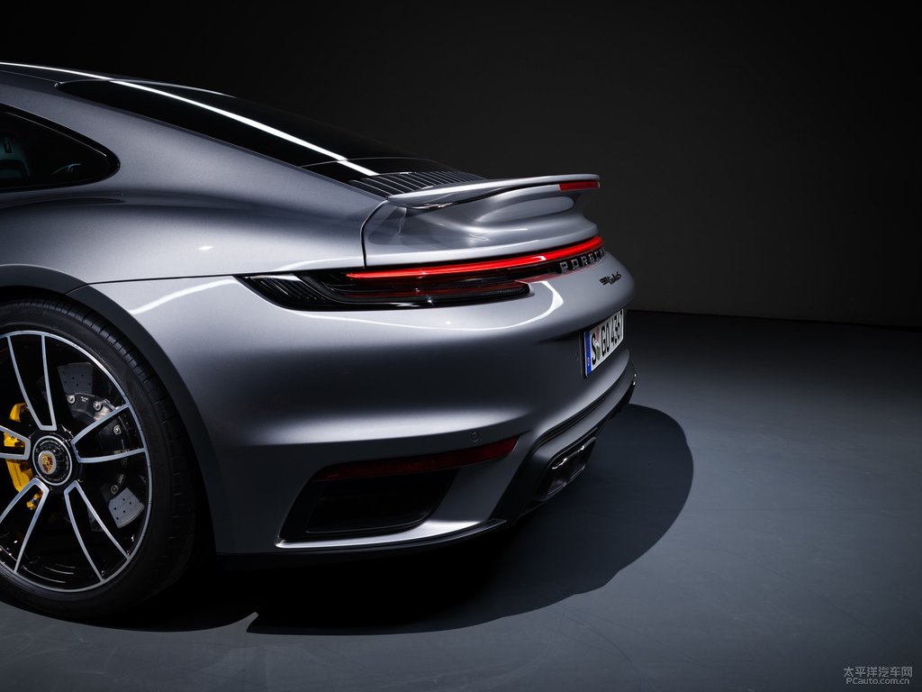 保時(shí)捷911車尾外觀圖片
