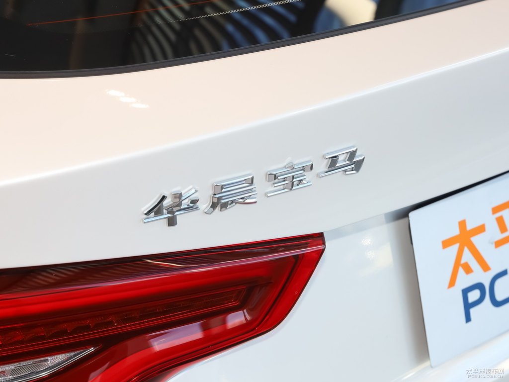 礦石白寶馬X3車尾外觀圖片